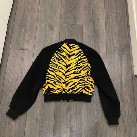 Moschino Zebra Print Cropped Bomber Jacket Size 6 NWT - Picture 6 of 11